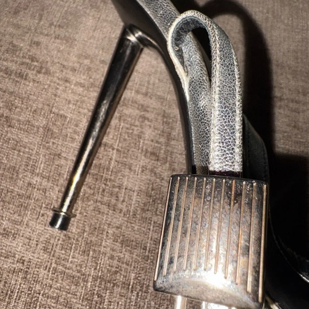 AUTHENTIC TOM FORD METALLIC SILVER PADLOCK HEELS — SIZE 7.5 ✨